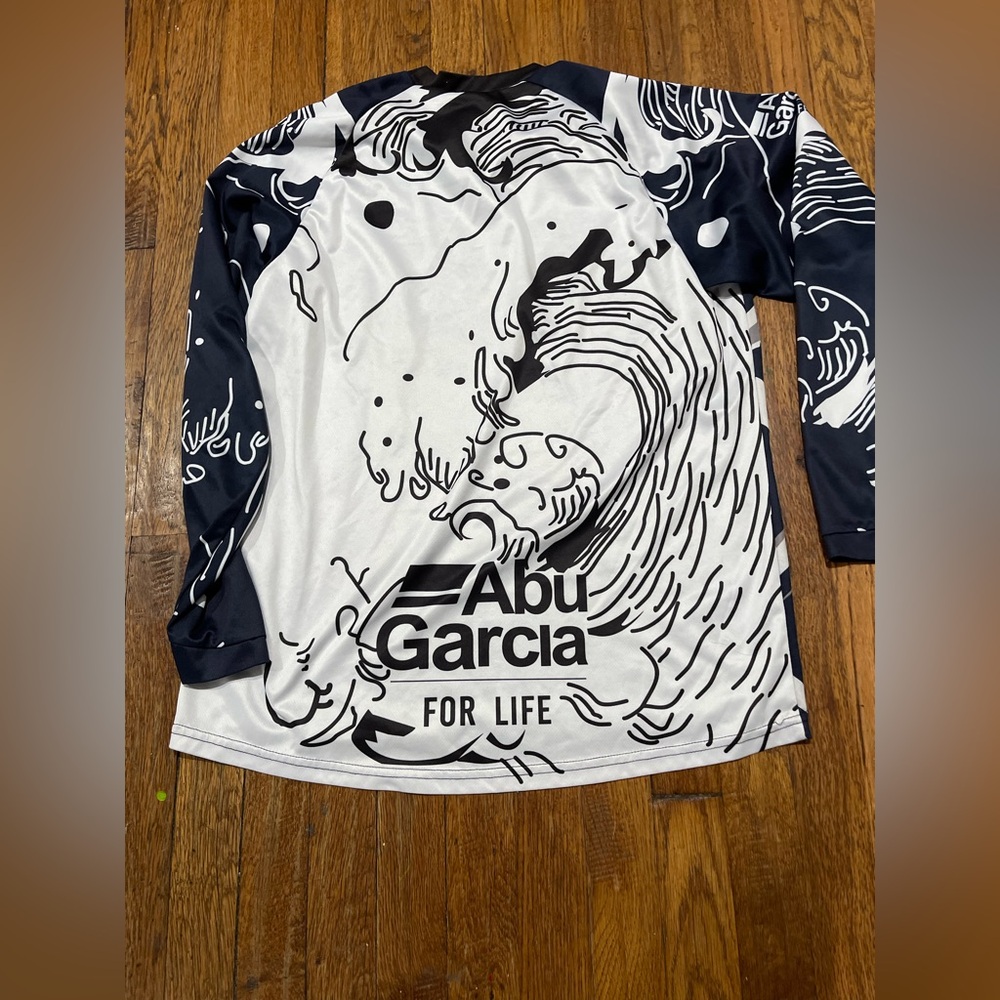 Abu Garcia Men's Long Sleeve Fishing Shirt - Black & White Wave Print